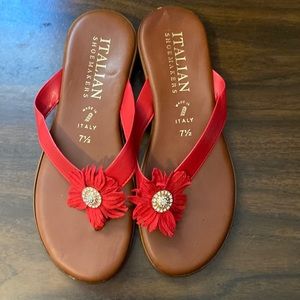ITALIAN SHOEMAKERS FLIP FLOPS WITH A FLOWER ON THE FRONT SIZE 7.5